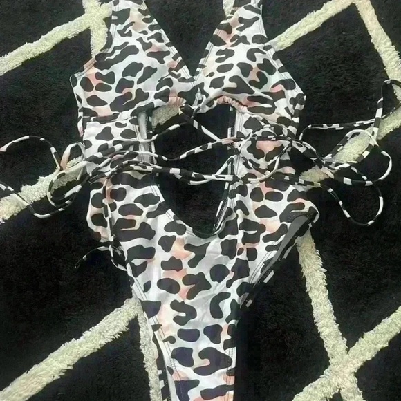 COPY - New one piece Leopard high cut Brazilian yellow /blackwhite swim suit M/L - Picture 7 of 7